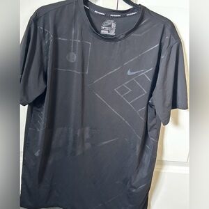 Nike Men's Dark Gray Geometric Tee